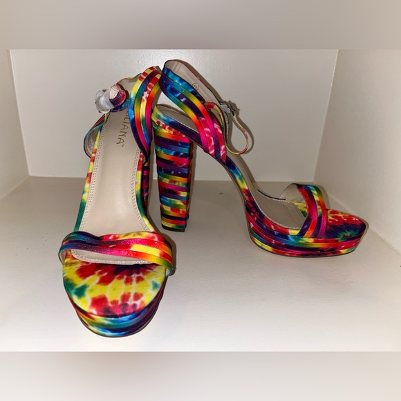 Liliana Sz 11 rainbow platform sandals with 1-1/2” platform and 5-1/2 block - Picture 2 of 5
